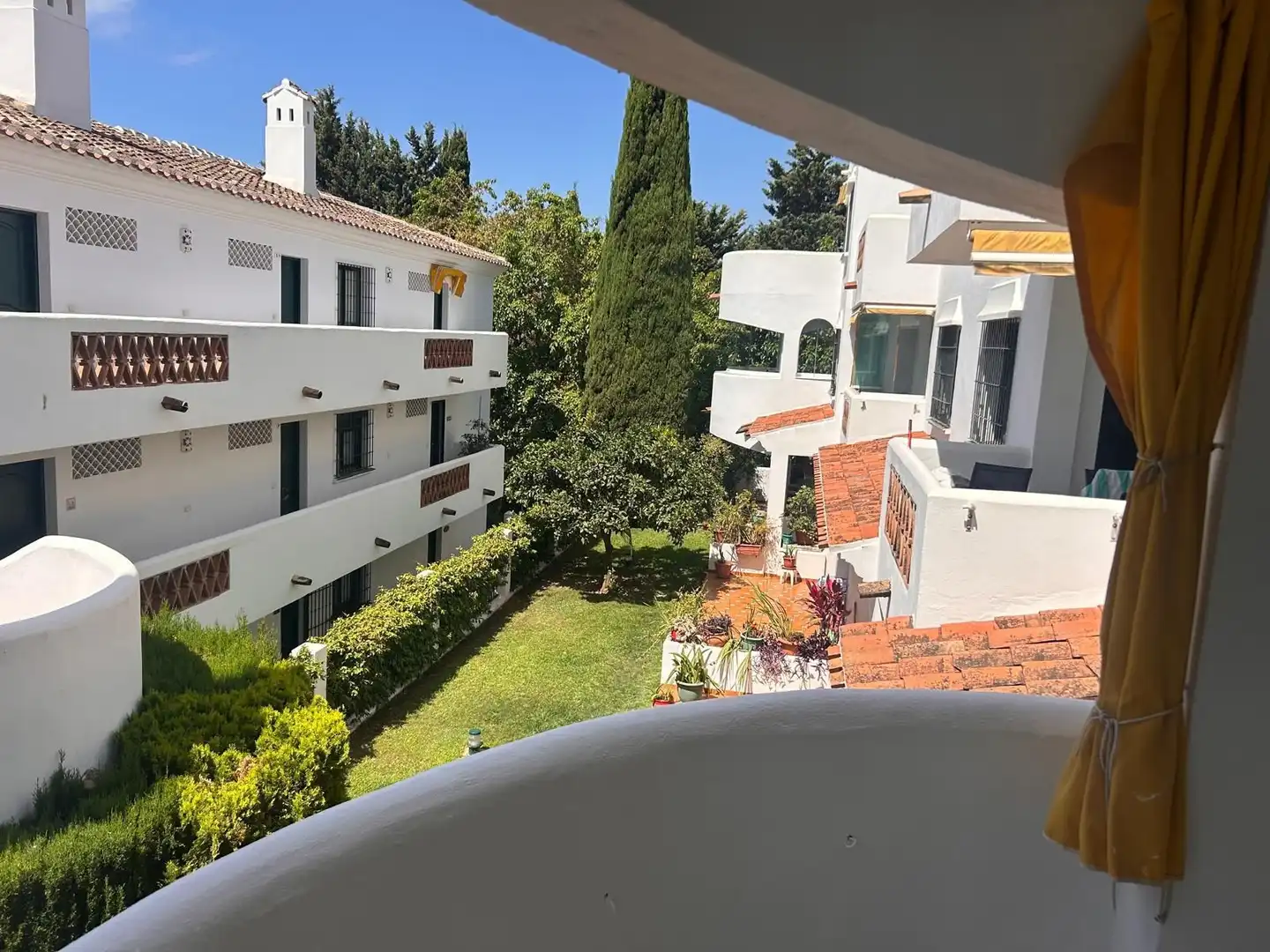 Vista exterior de Pis en venda en Benalmádena amb Terrassa i Piscina comunitària