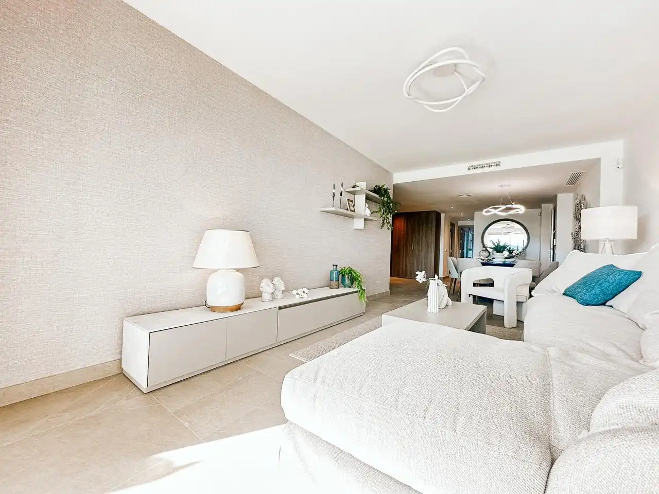 Sala d'estar de Apartament en venda en Estepona amb Aire condicionat, Calefacció i Terrassa