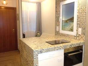 Cocina de Estudio de alquiler en Gijón  con Calefacción, Parquet y Amueblado