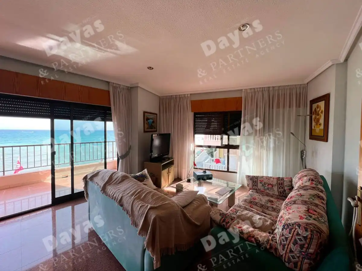 Living room of Flat for sale in Torrevieja  with Terrace and Furnished
