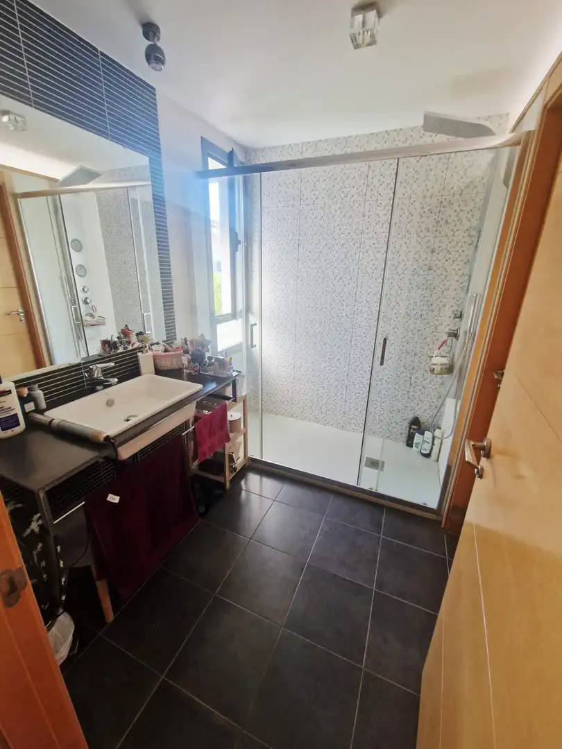 Baño de Casa adosada en venta en Ciudad Real con Calefacción, Jardín privado y Terraza