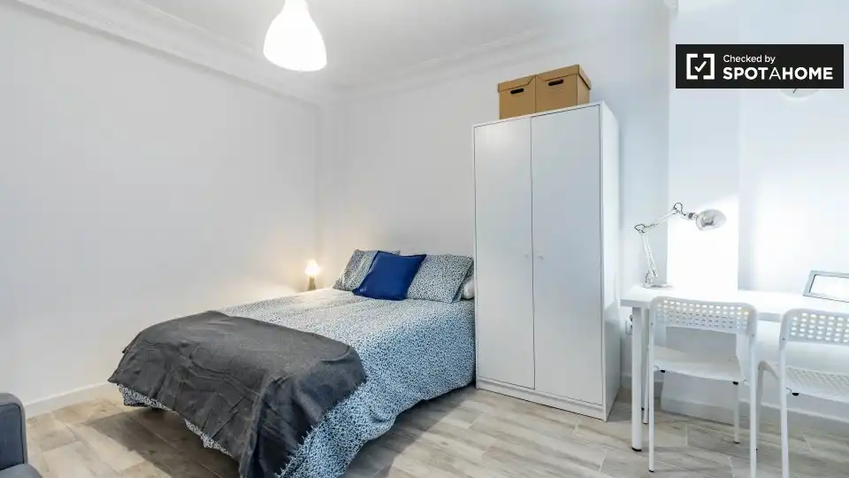 Bedroom of Flat for rent in Valencia  with Air Conditioner, Heating and Furnished
