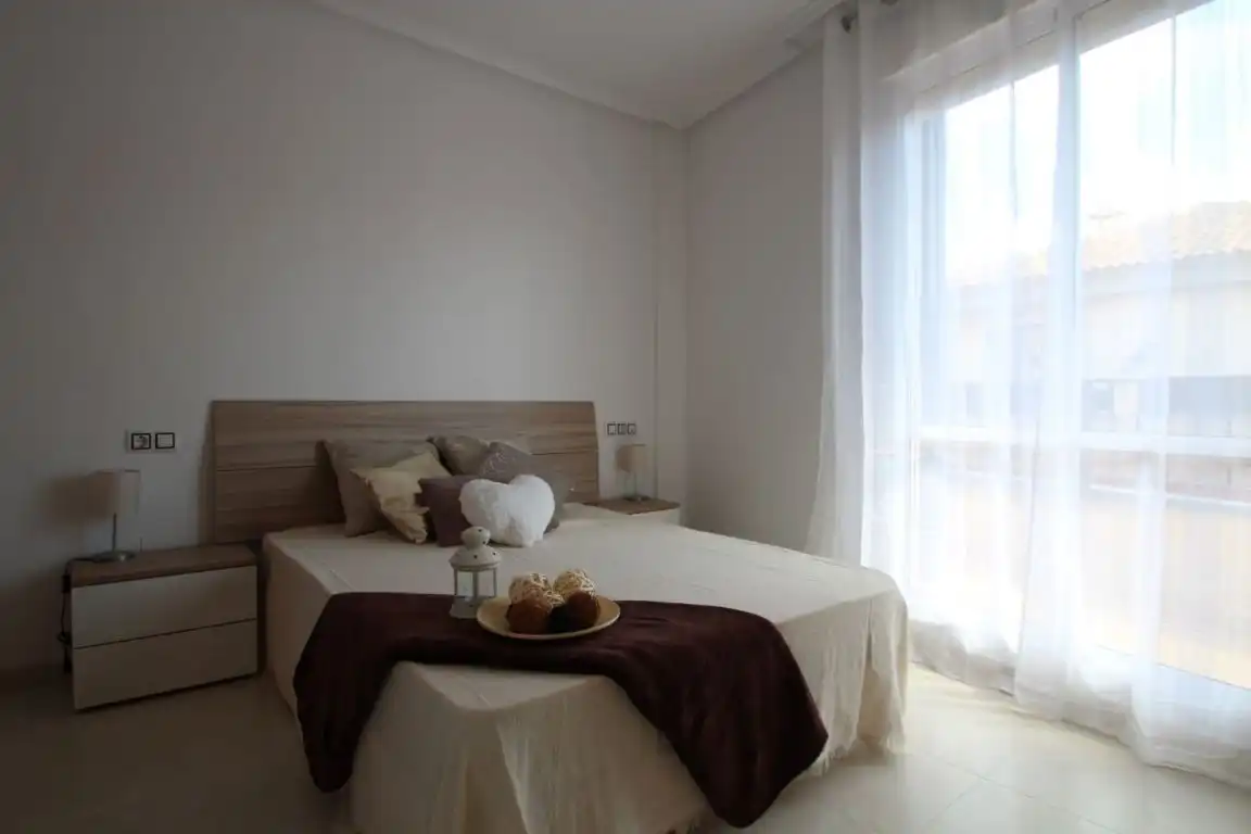 Habitación de Casa adosada en venta en Torrevieja con Calefacción, Jardín privado y Terraza