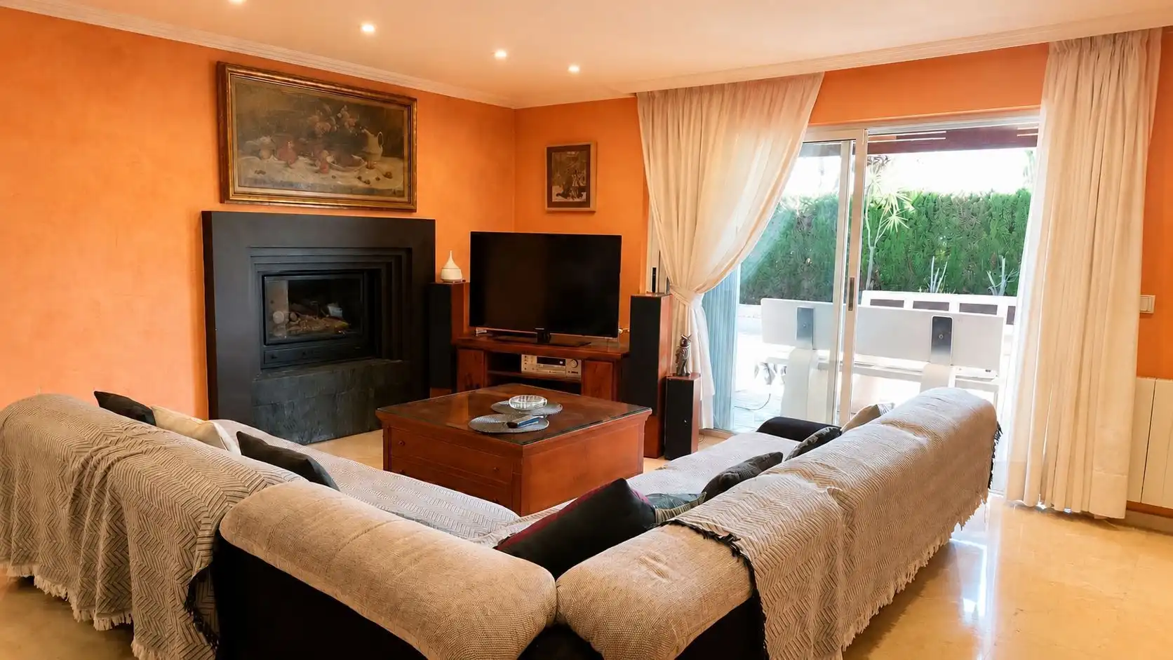 Sala d'estar de Casa o xalet en venda en Benidorm amb Aire condicionat, Calefacció i Jardí privat