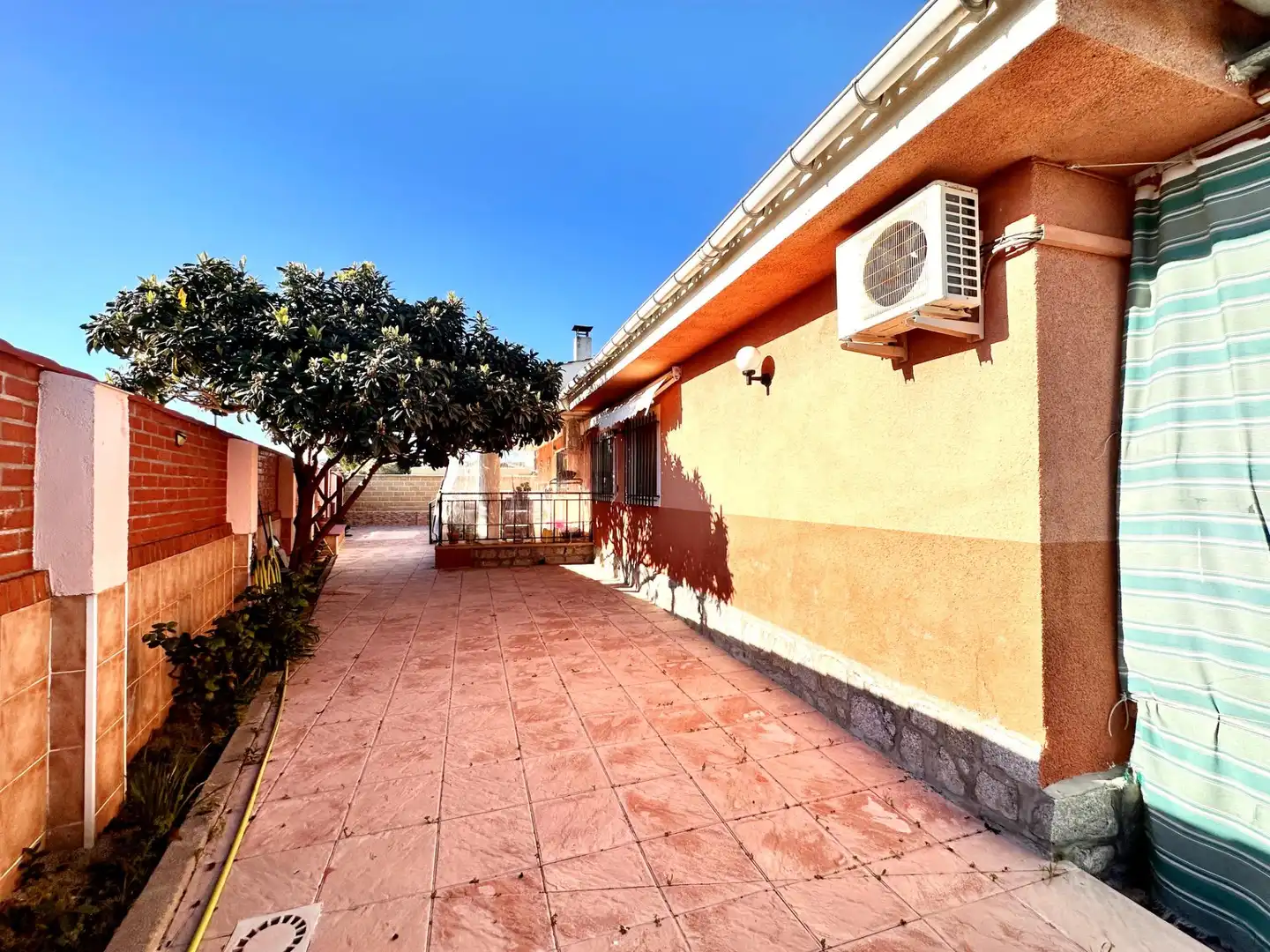 Exterior view of Houses for sale in Escalona  with Air Conditioner, Heating and Private garden