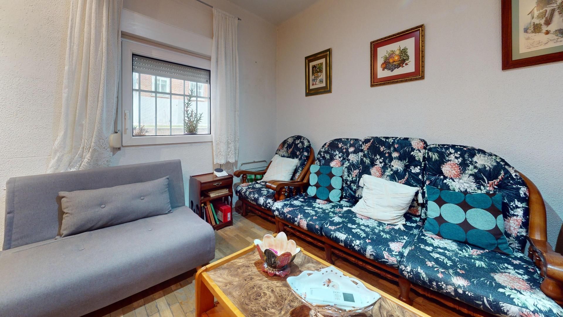 Sala d'estar de Pis en venda en  Madrid Capital amb Calefacció, Parquet i Alarma