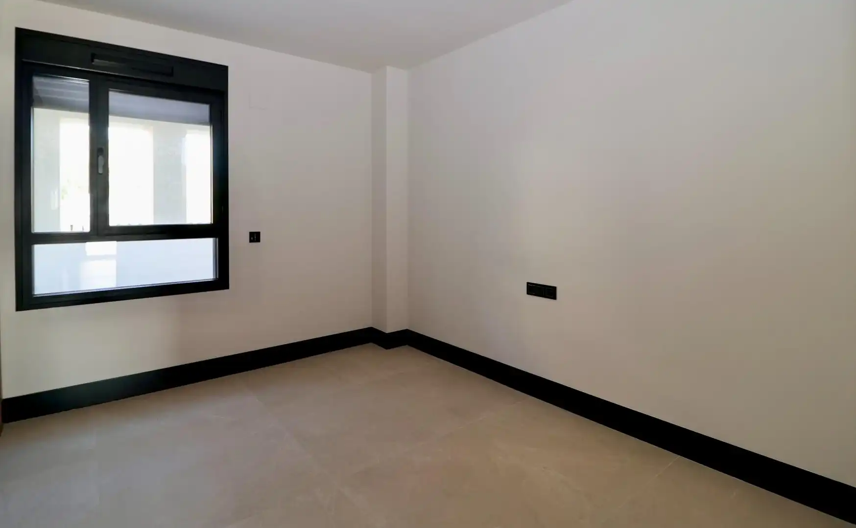 Flat for sale in Marbella  with Air Conditioner, Private garden and Terrace