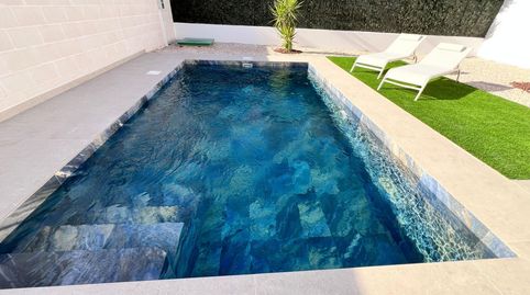 Chalet adosado de 3 dormitorios con garaje y piscina privada en BenferriAlicante, immagine 2