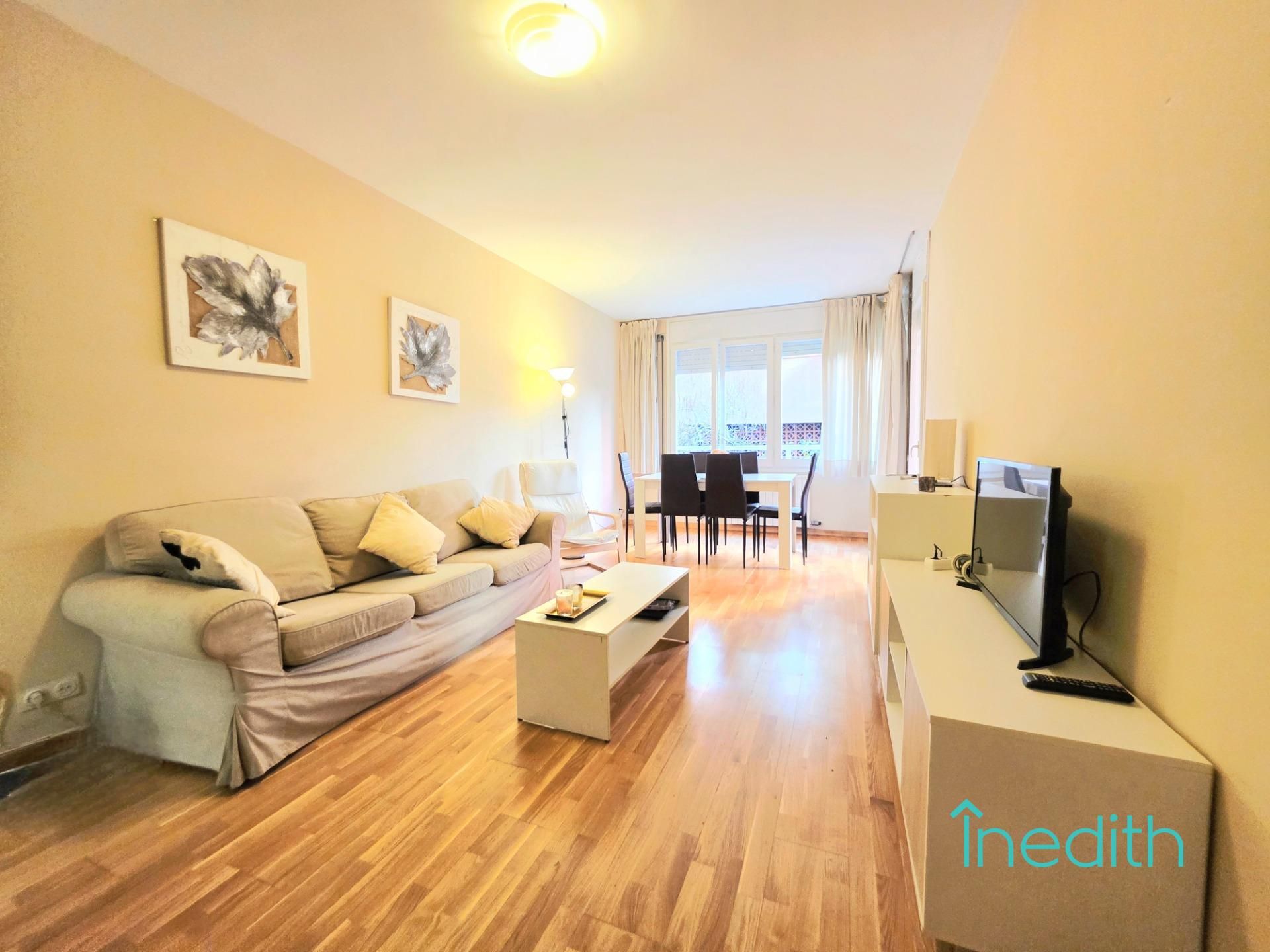 Außenansicht von Wohnung zum Verkauf in  Barcelona Capital mit Heizung, Parkett und Terrasse