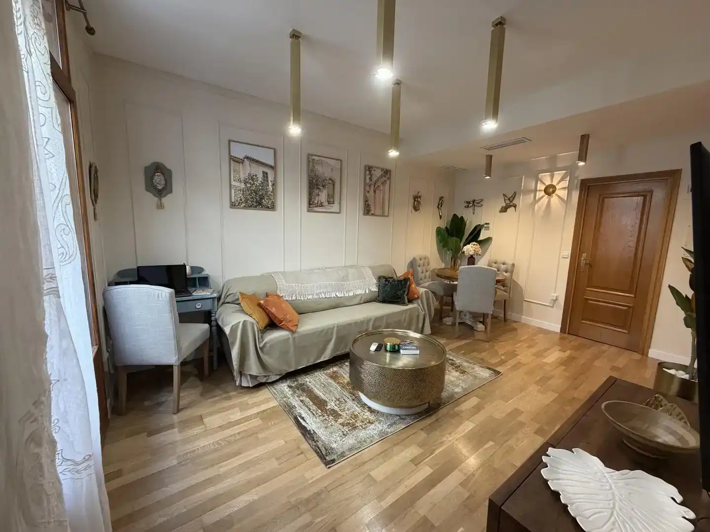 Sala d'estar de Apartament de lloguer en Valencia amb Aire condicionat, Parquet i Moblat