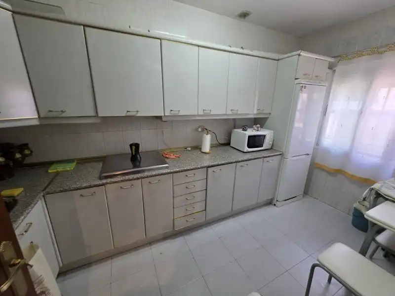 Cuina de Casa o xalet en venda en Valdeobispo amb Aire condicionat, Jardí privat i Terrassa