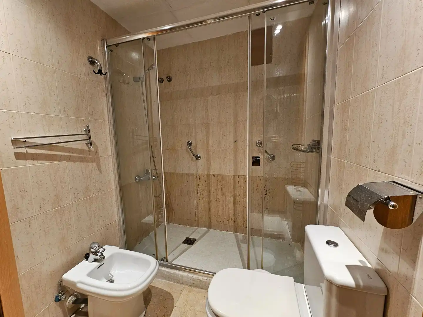 Bathroom of Flat for rent in Barcelona  with Air Conditioner and Furnished