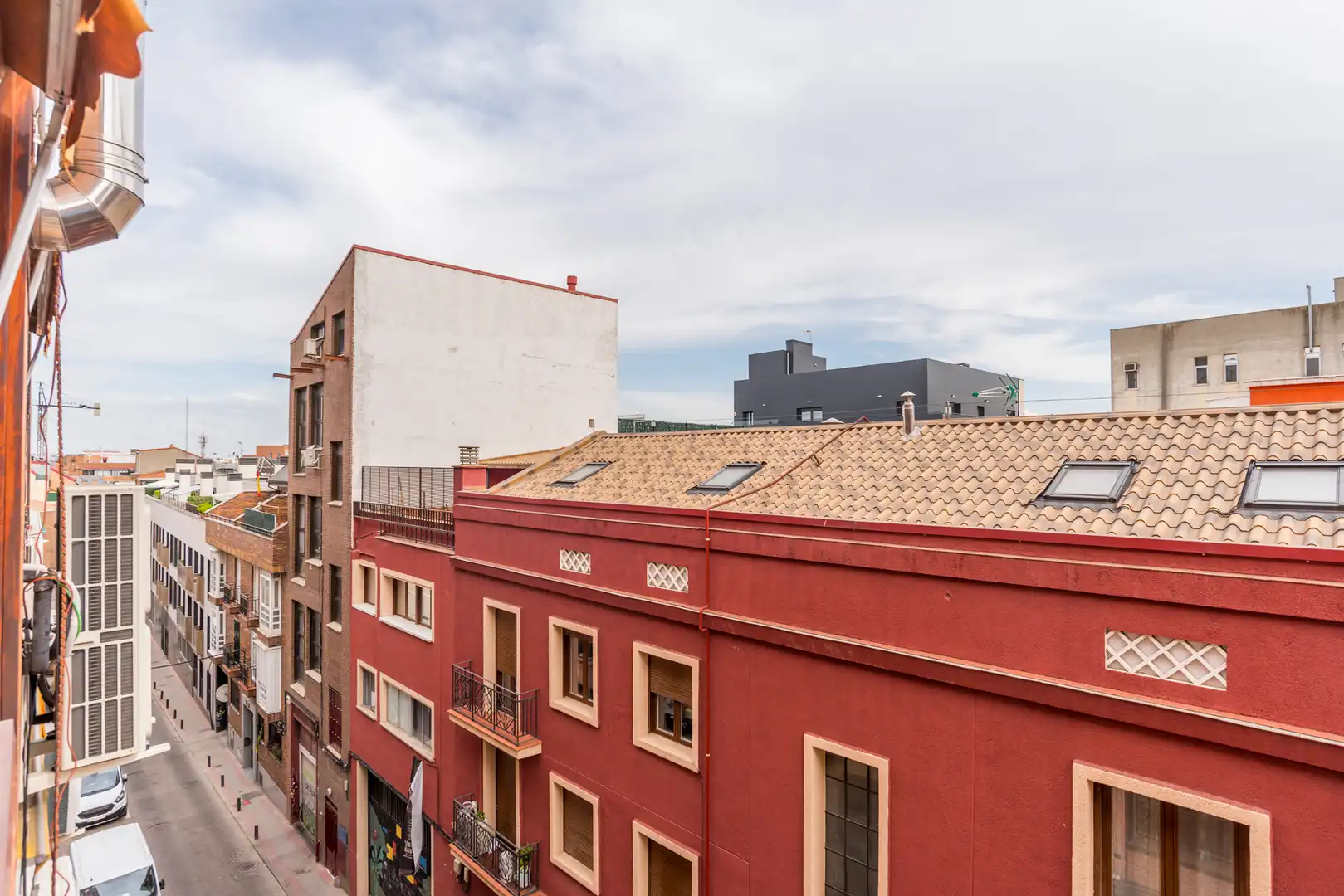 Vista exterior de Nave industrial en venta en Madrid