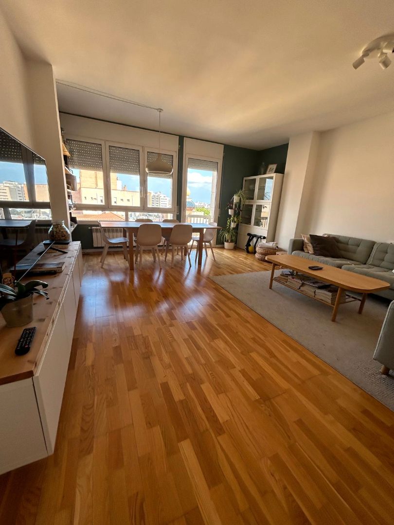 Living room of Flat to rent in Terrassa  with Heating, Parquet flooring and Oven