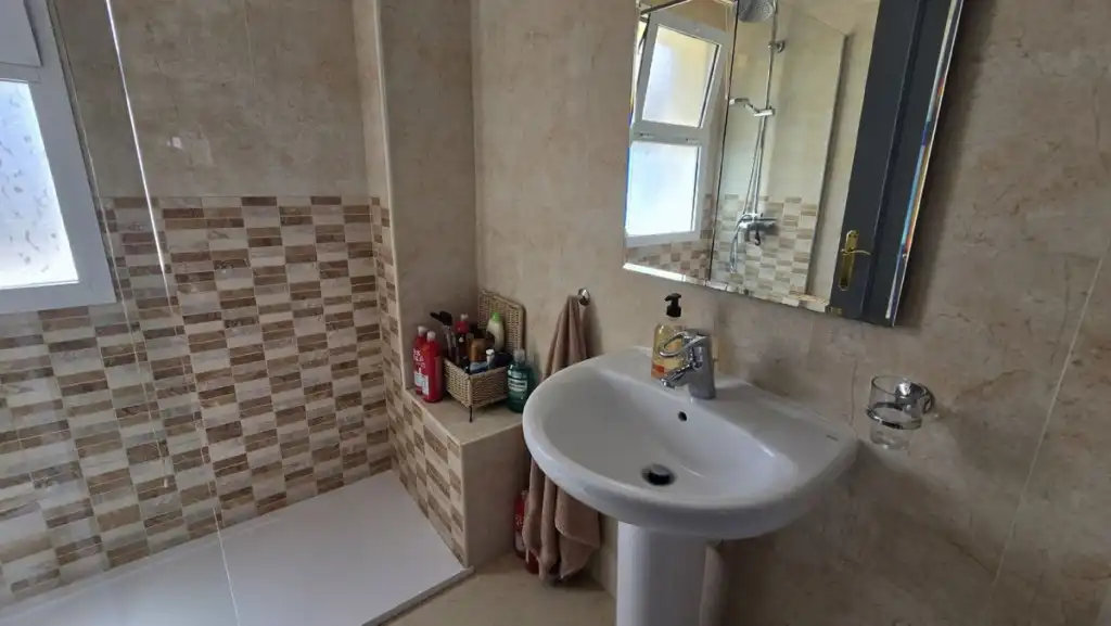 Badezimmer von Wohnungen zum Verkauf in Mijas mit Klimaanlage, Terrasse und Schwimmbad