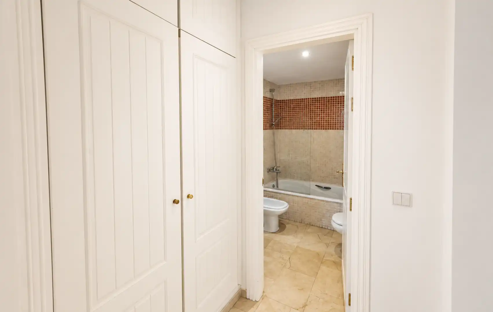 Bathroom of Apartments for sale in Marbella  with Air Conditioner, Terrace and Swimming Pool