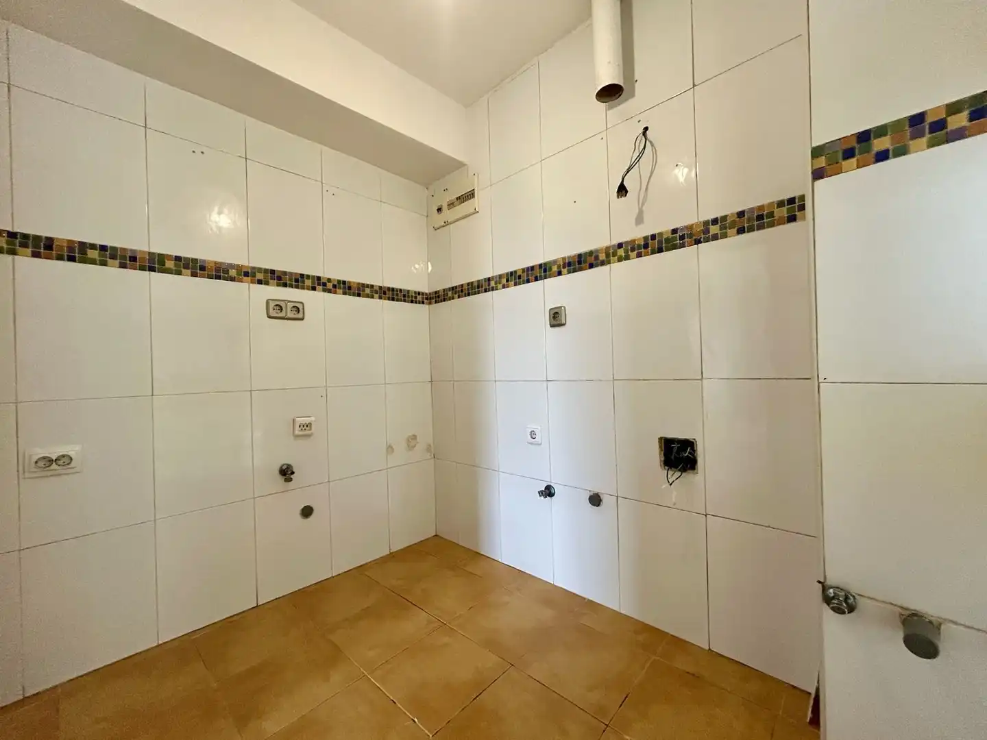 Baño de Piso en venta en Laredo con Calefacción y Terraza