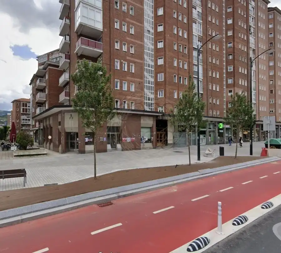Vista exterior de Local en venda en Bilbao 