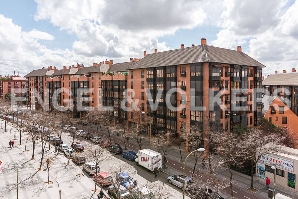 Exterior view of Apartment to rent in  Madrid Capital  with Air Conditioner, Heating and Furnished