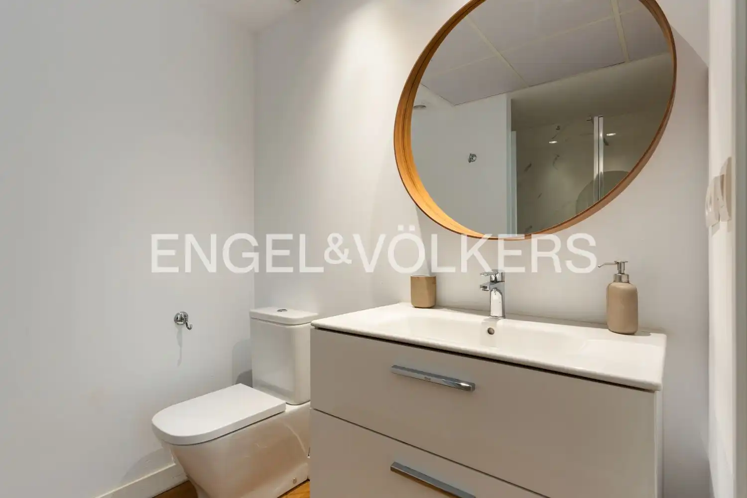 Baño de Piso de alquiler en Valencia con Aire acondicionado, Calefacción y Jardín privado