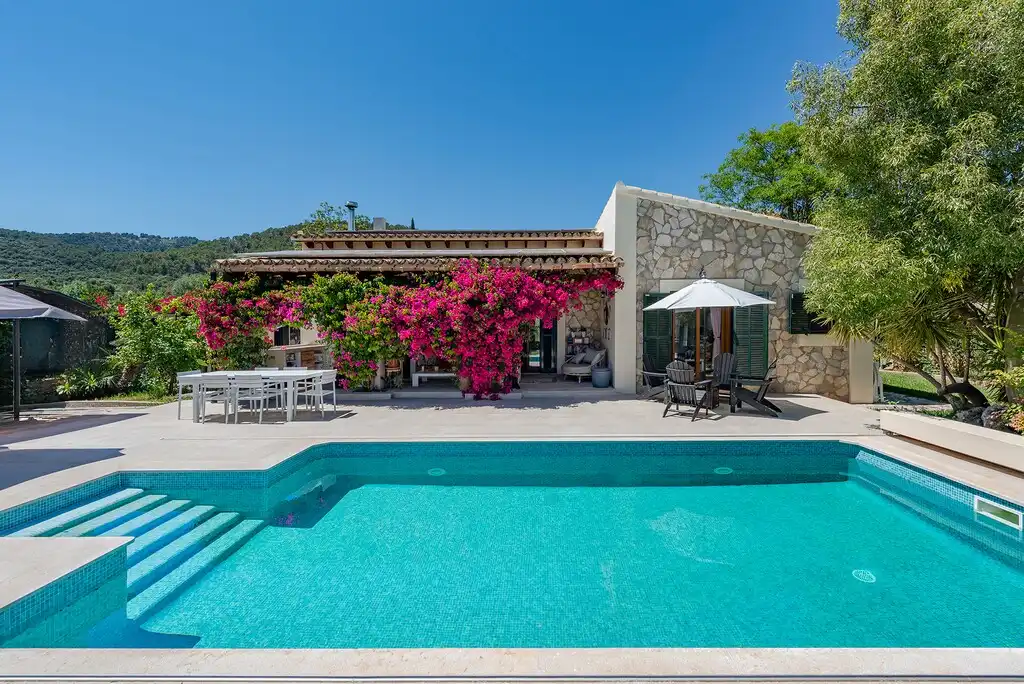Schwimmbecken von Haus oder Chalet zum Verkauf in Sa Pobla mit Klimaanlage, Heizung und Privatgarten