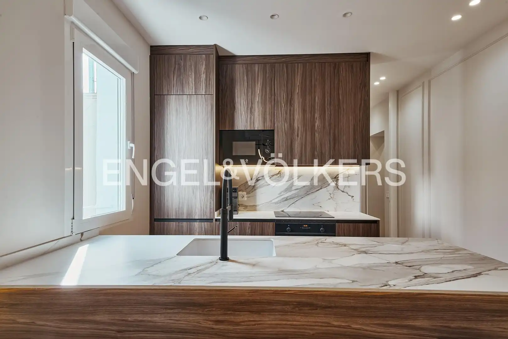 Kitchen of Flat for sale in Madrid  with Air Conditioner, Heating and Parquet flooring