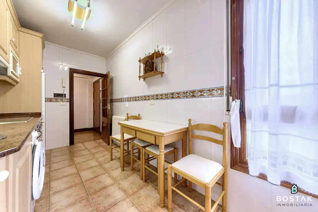 Dining room of Flat for sale in Bilbao   with Heating, Furnished and Balcony