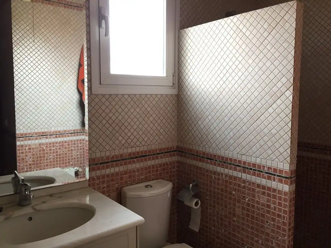 Bany de Casa o xalet en venda en Elche / Elx amb Jardí privat, Terrassa i Piscina
