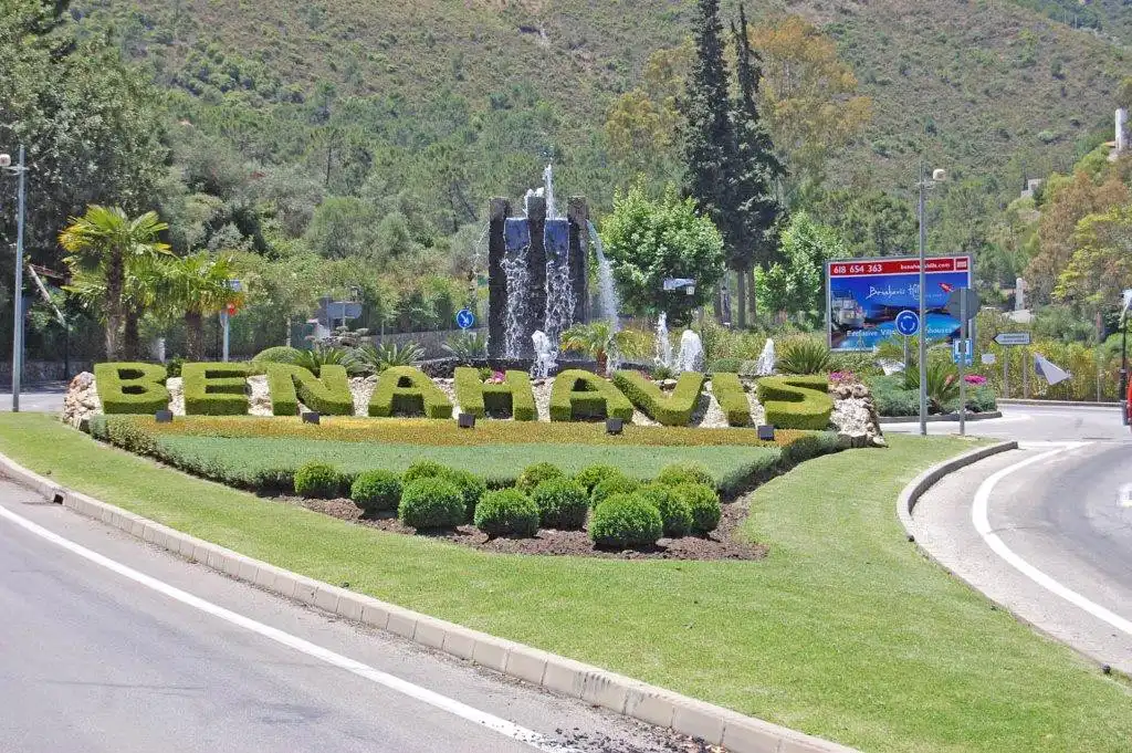 Vista exterior de Piso en venta en Benahavís con Trastero, Amueblado y Alarma