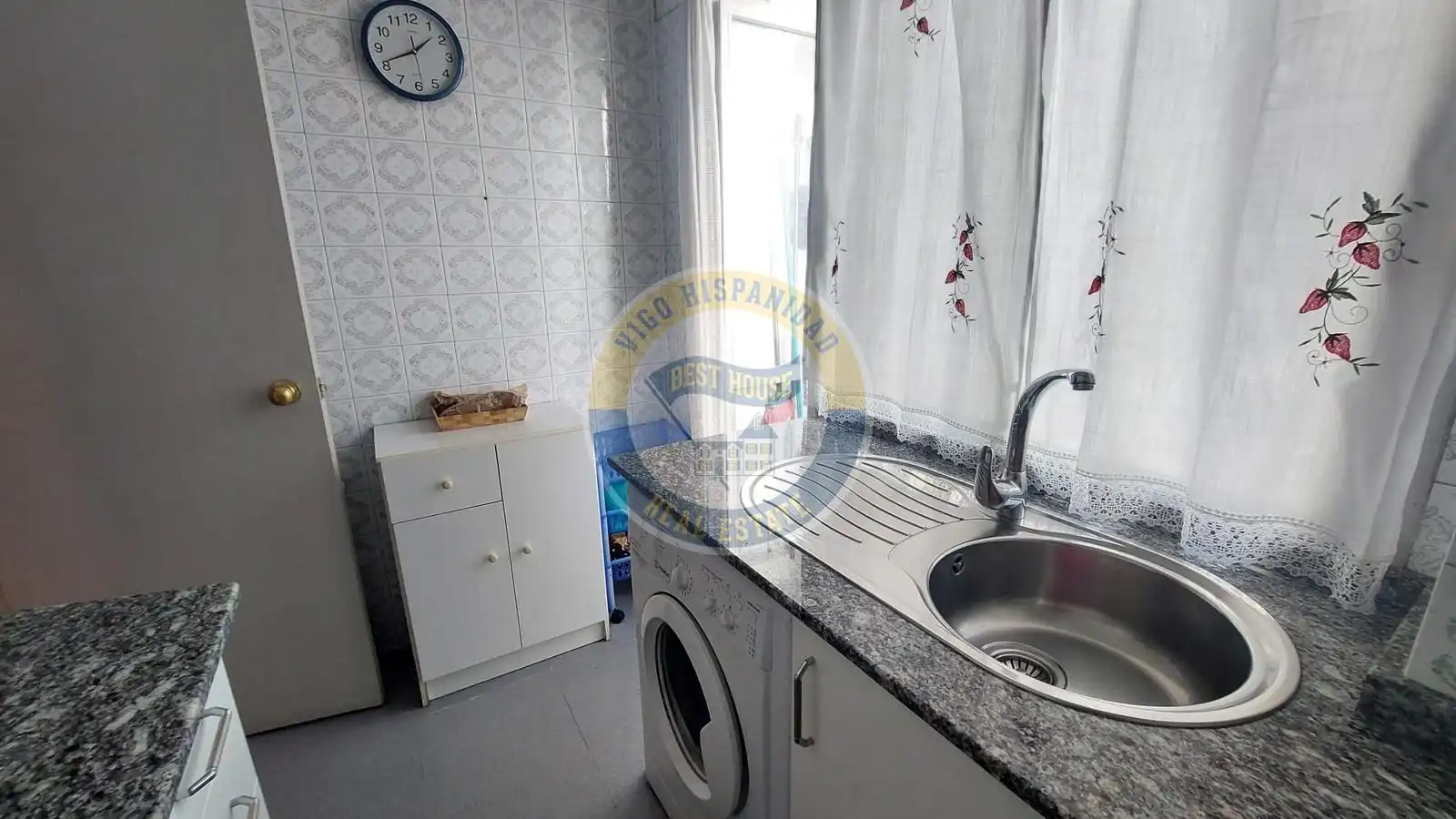 Kitchen of Flat for sale in Vigo 
