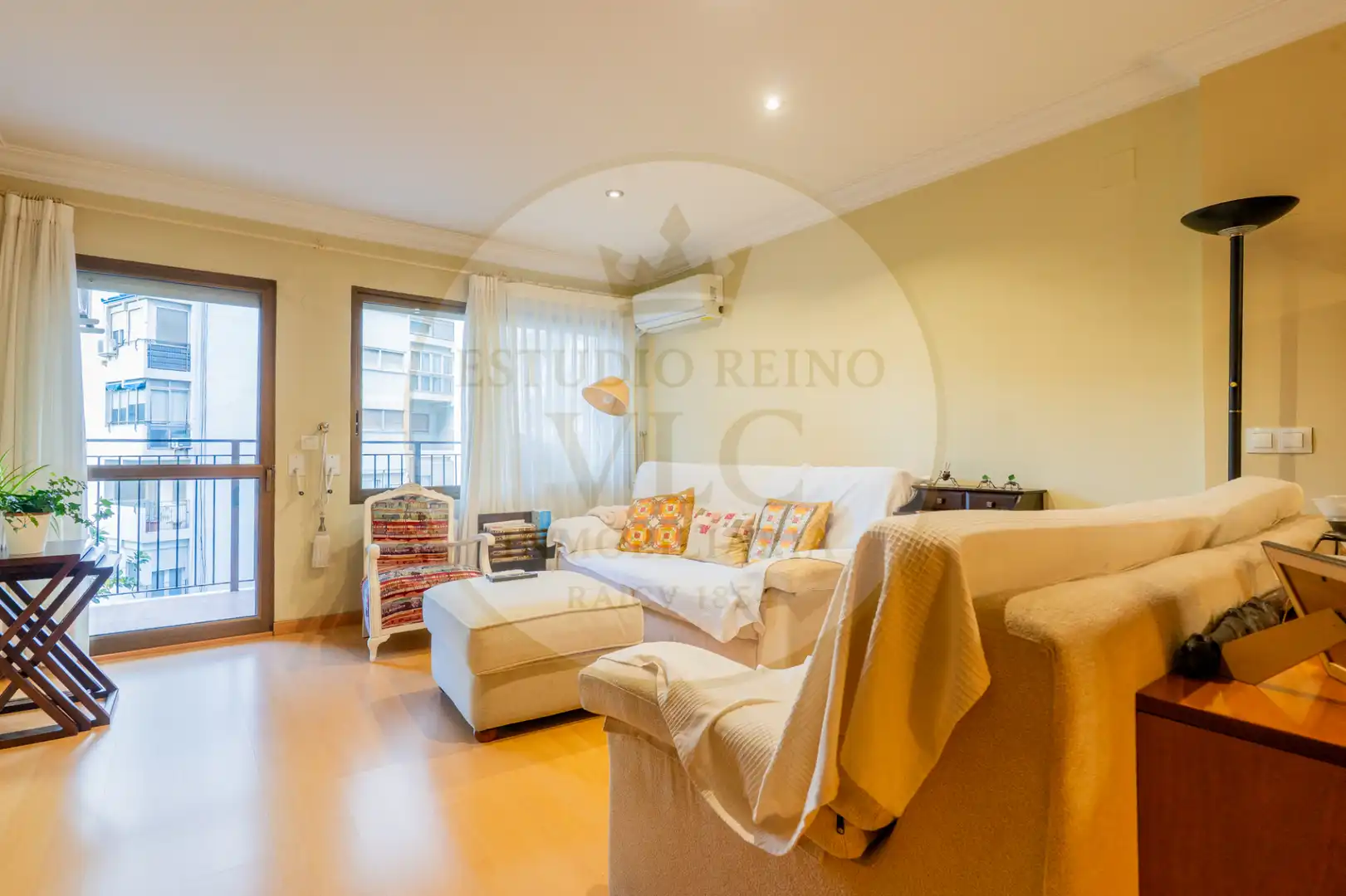 Sala d'estar de Apartament en venda en Valencia amb Aire condicionat, Calefacció i Parquet