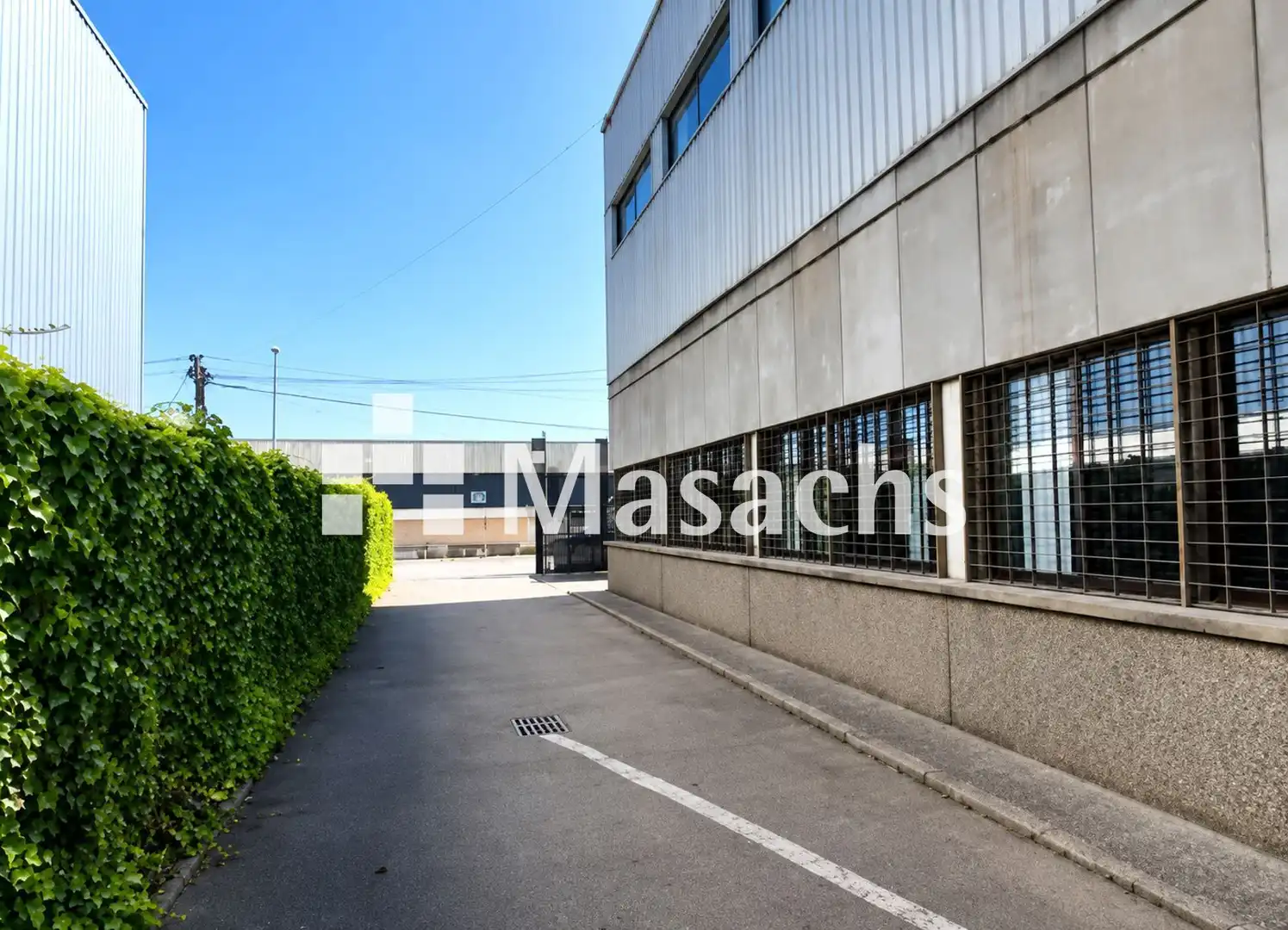 Vista exterior de Nau industrial de lloguer en Terrassa