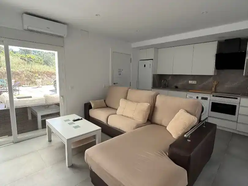 Wohnzimmer von Einfamilien-Reihenhaus zur Miete in Guaro mit Klimaanlage, Schwimmbad und Möbliert