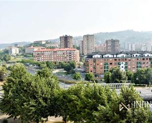 Vista exterior de Pis de lloguer en Bilbao  amb Calefacció i Balcó