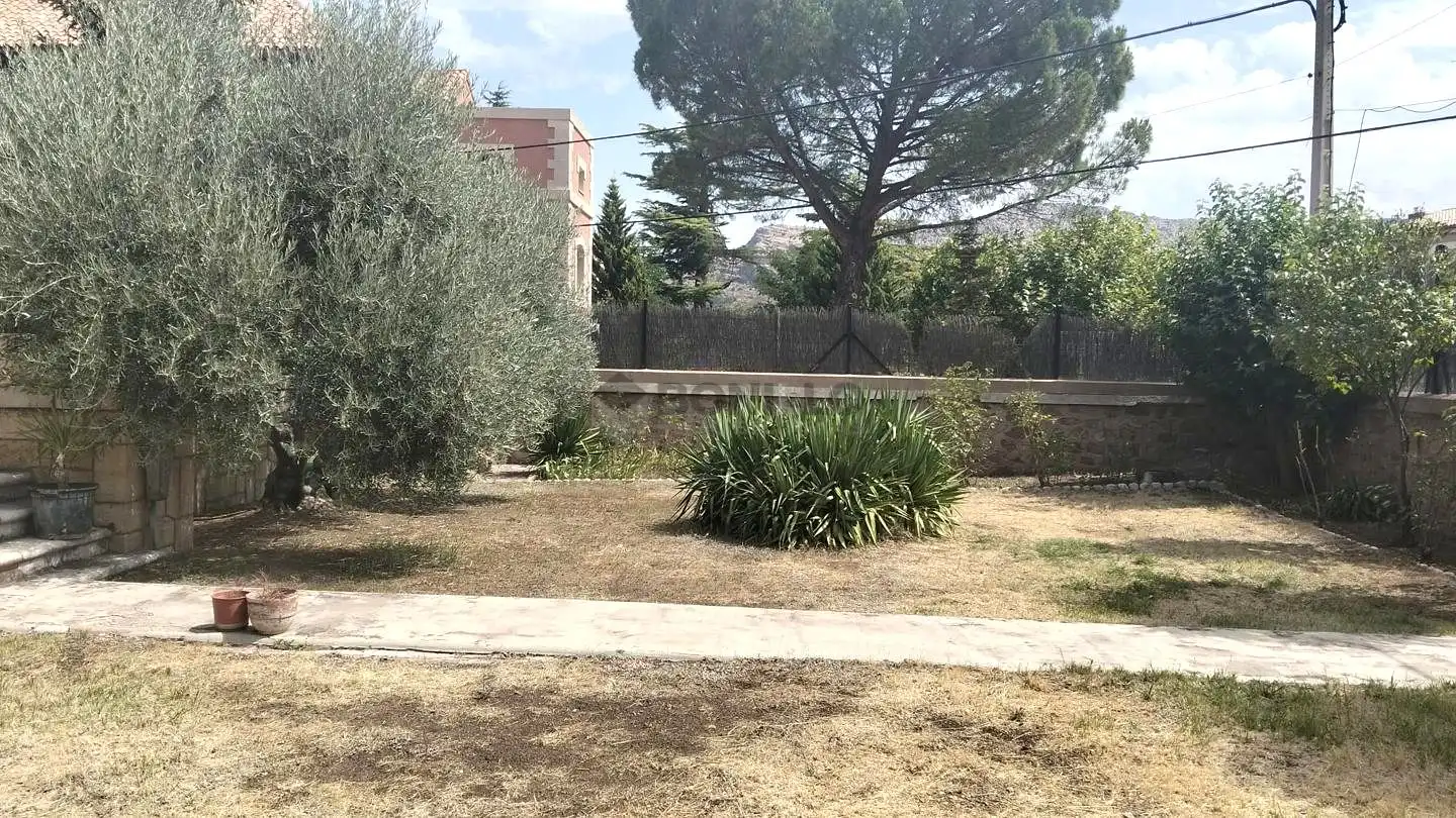 Jardí de Casa o xalet en venda en Utrillas amb Calefacció, Jardí privat i Terrassa