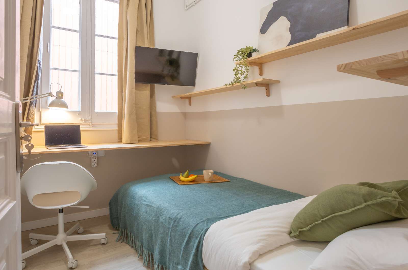 Bedroom of Flat to share in  Barcelona Capital  with Air Conditioner, Heating and Terrace