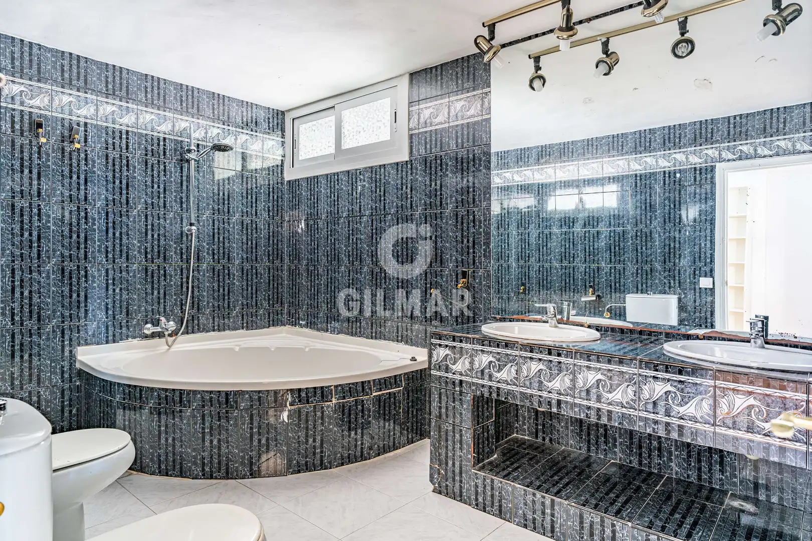 Baño de Casa o chalet en venta en Boadilla del Monte con Calefacción, Jardín privado y Piscina