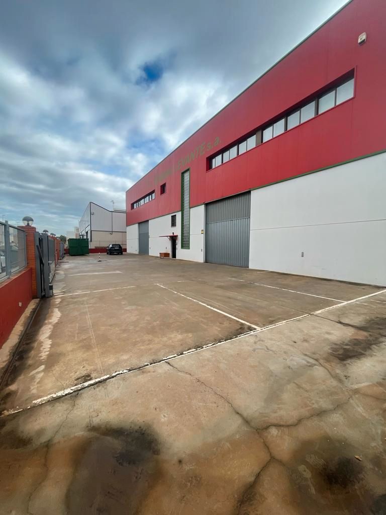 Aparcament de Nau industrial en venda en Moncada amb Alarma