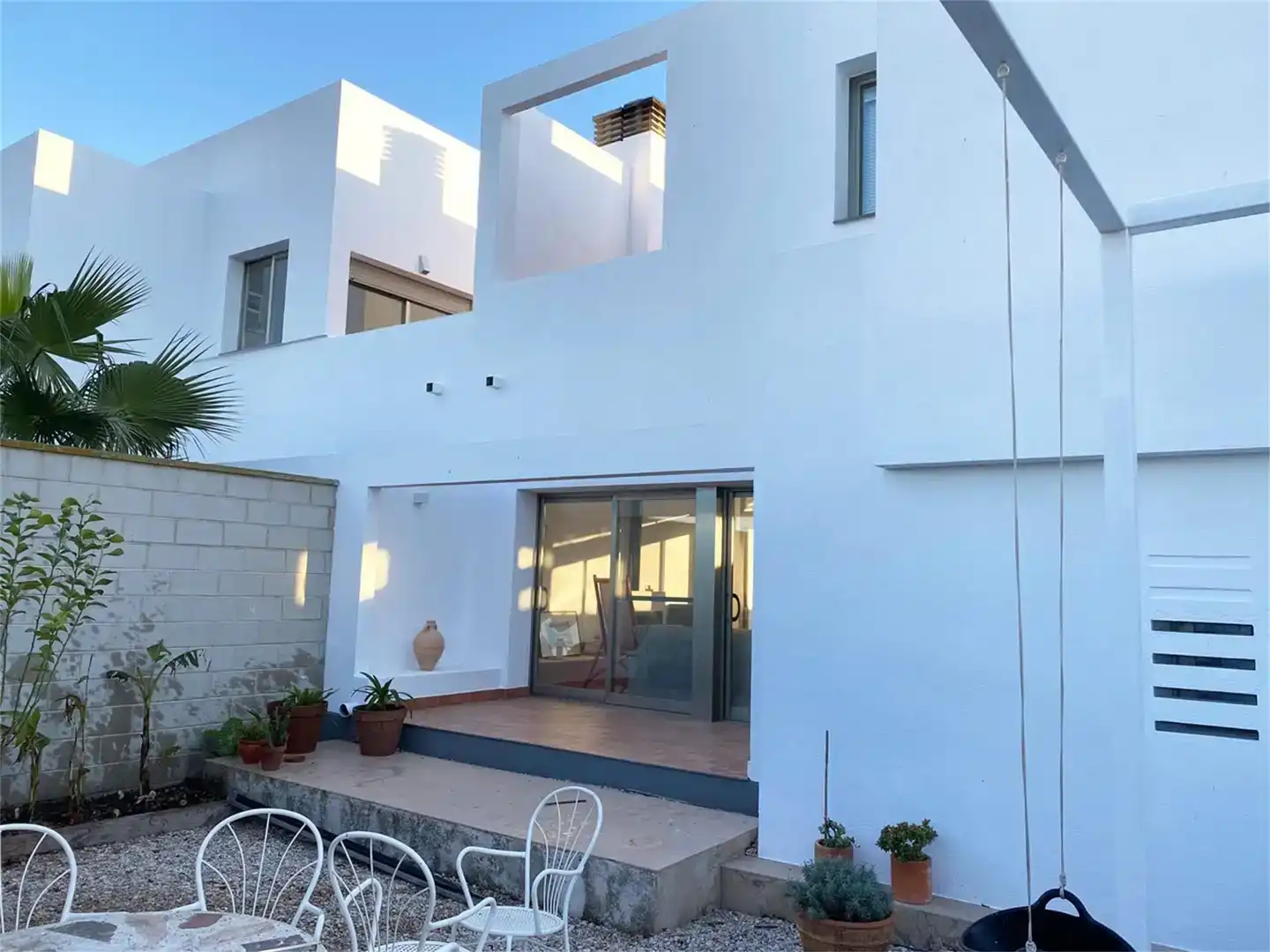 Vista exterior de Casa adosada en venda en Amposta amb Aire condicionat, Jardí privat i Parquet