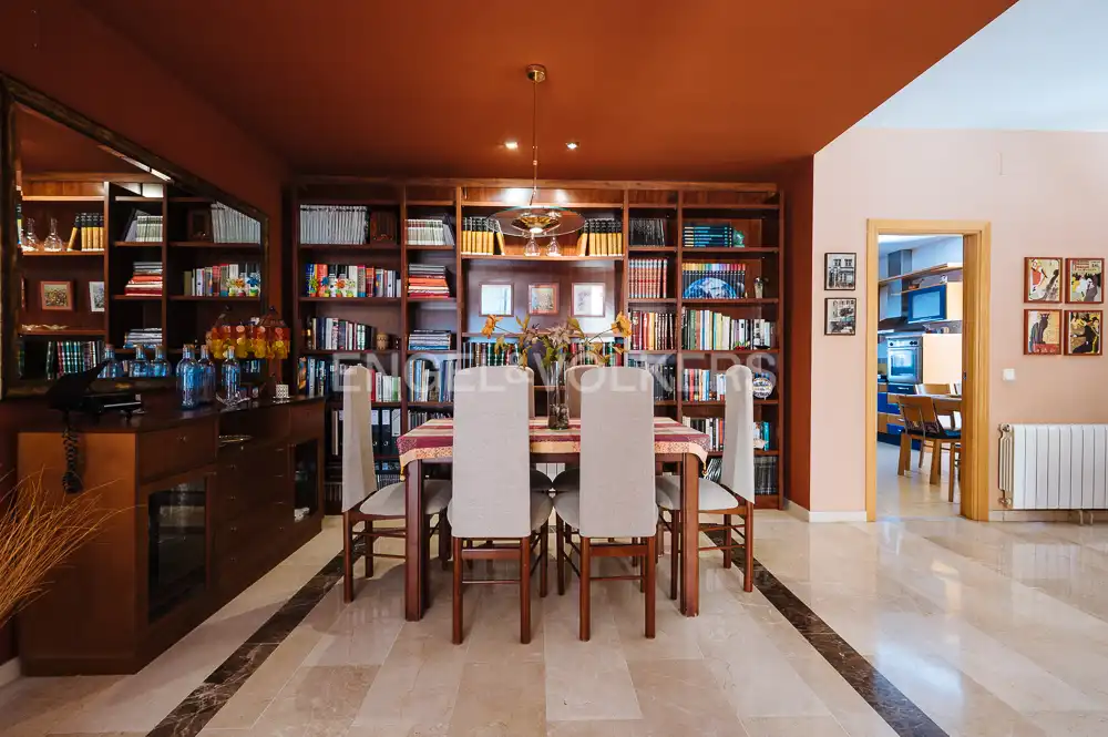 Comedor de Casa o chalet en venta en Bormujos con Aire acondicionado, Calefacción y Jardín privado