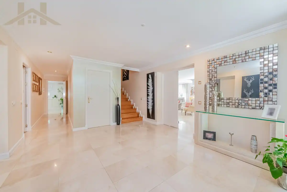 Villa mit Pool zum Verkauf in Calle Ciudad de Melilla