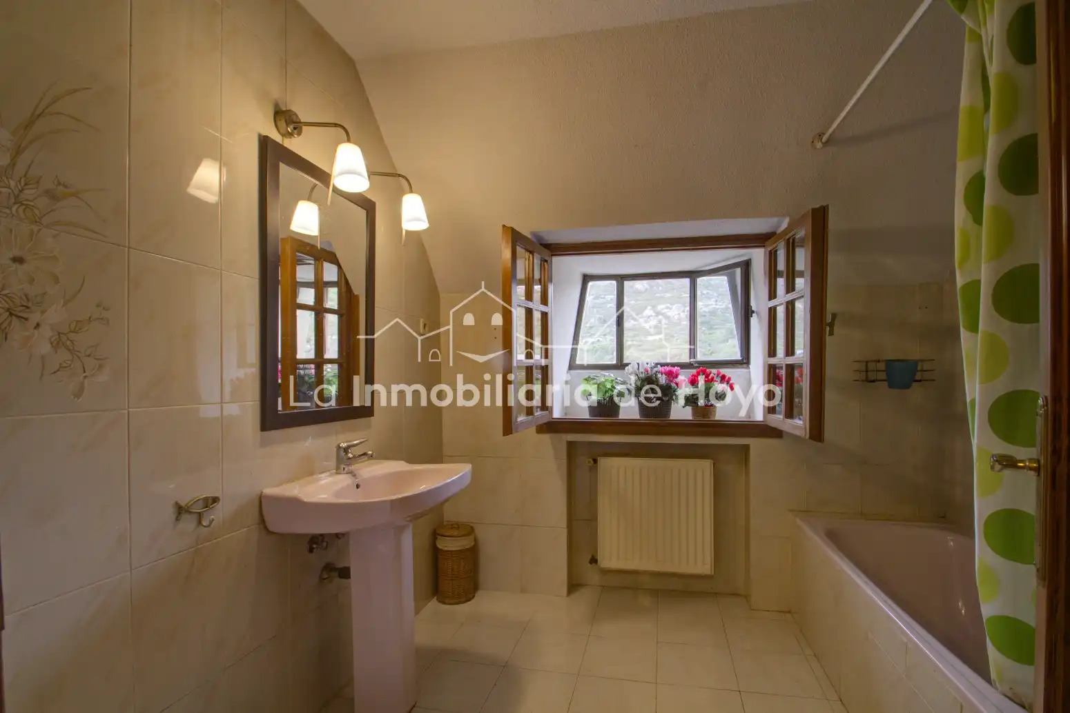 Badezimmer von Wohnung zum Verkauf in Hoyo de Manzanares mit Heizung, Privatgarten und Abstellraum