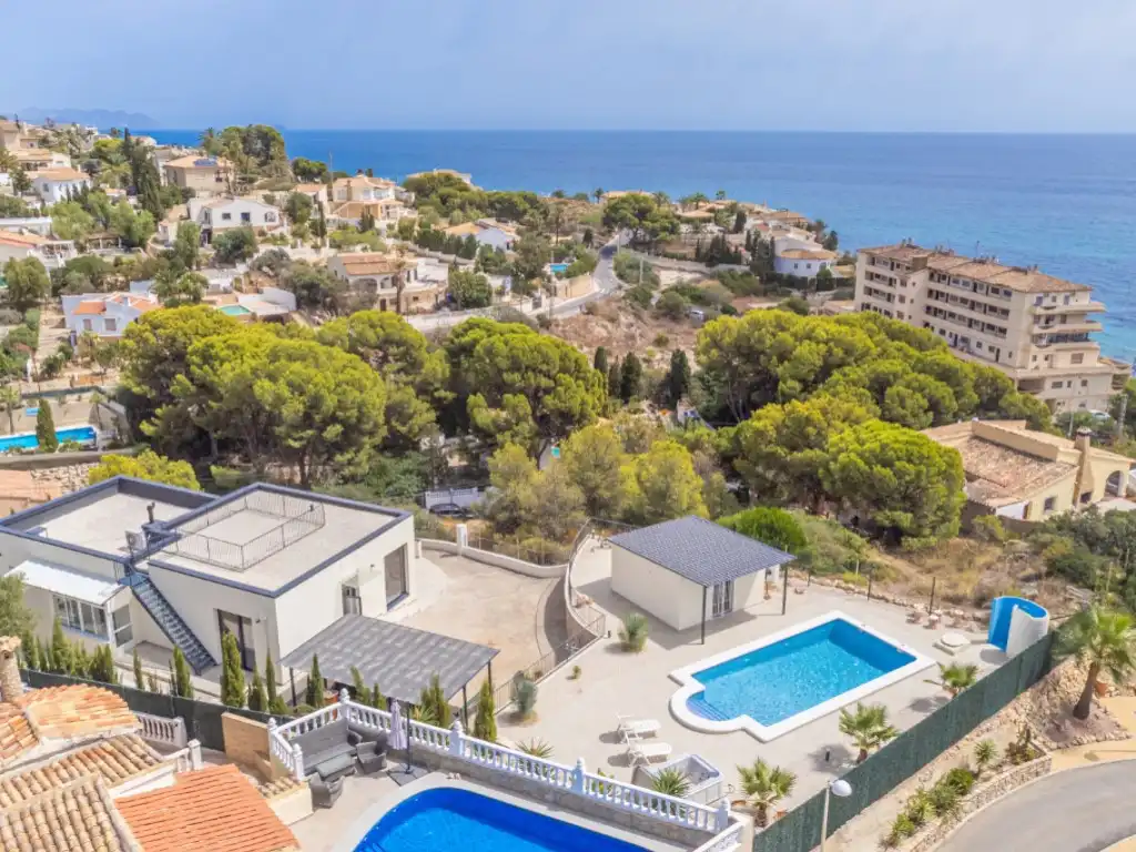 Exterior view of Houses for sale in El Campello  with Air Conditioner, Swimming Pool and Furnished
