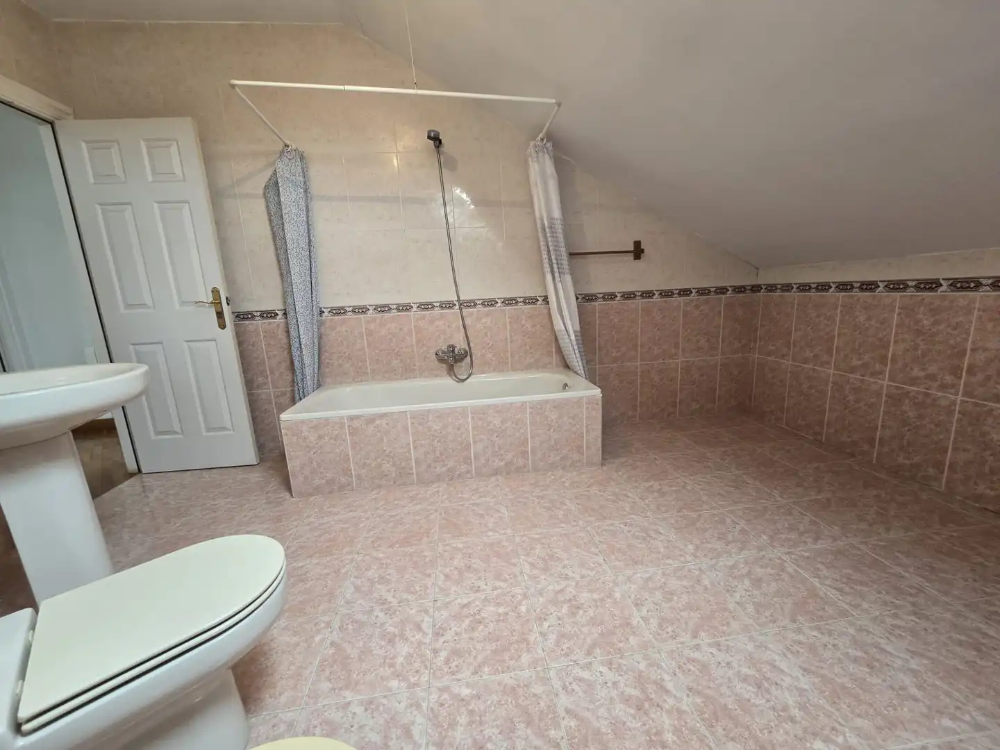 Baño de Dúplex en venta en Villamediana de Iregua con Calefacción y Amueblado