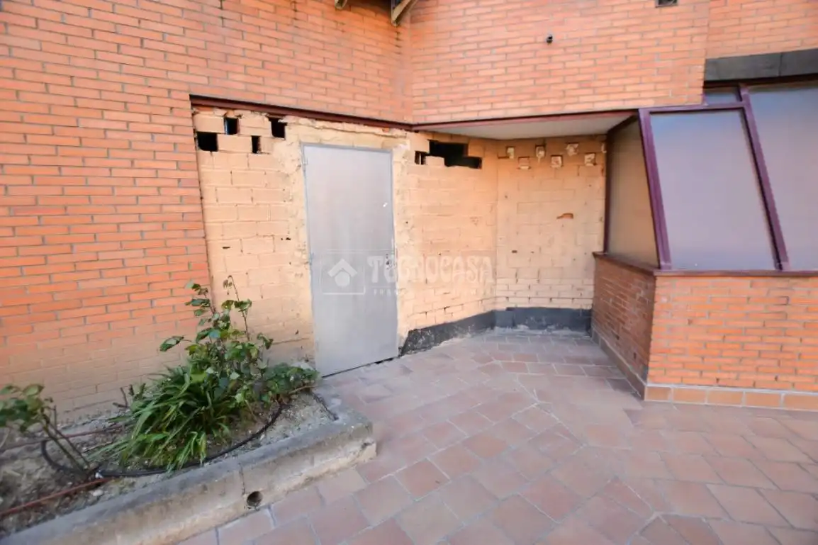 Jardí de Local en venda en Getafe amb Calefacció