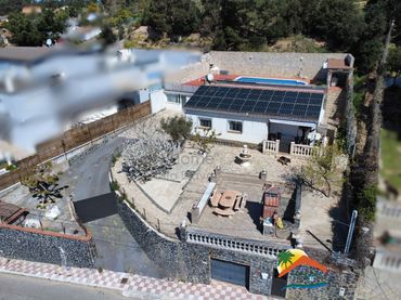 Casa amb piscina en venda a Aiguaviva Parc
