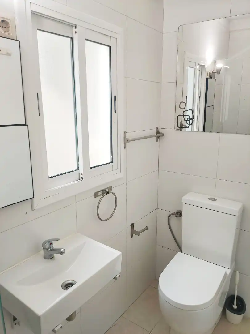 Badezimmer von Wohnungen zum Verkauf in Salou mit Klimaanlage, Heizung und Parkett
