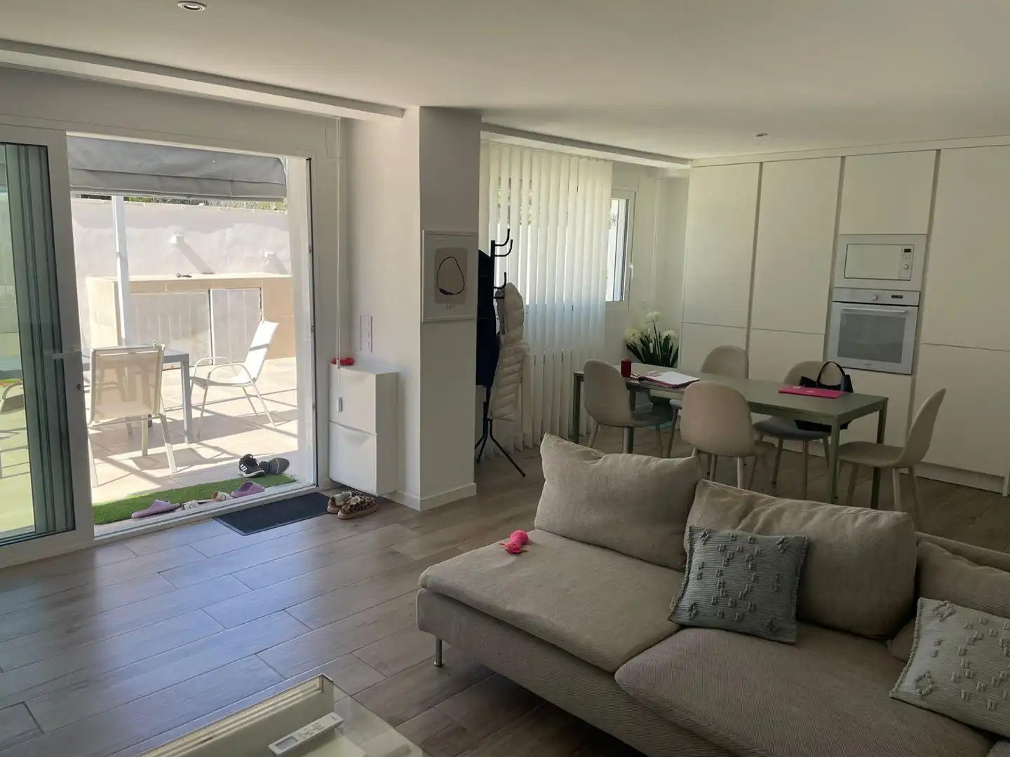 Living room of Houses for rent in Paterna  with Air Conditioner, Private garden and Parquet flooring