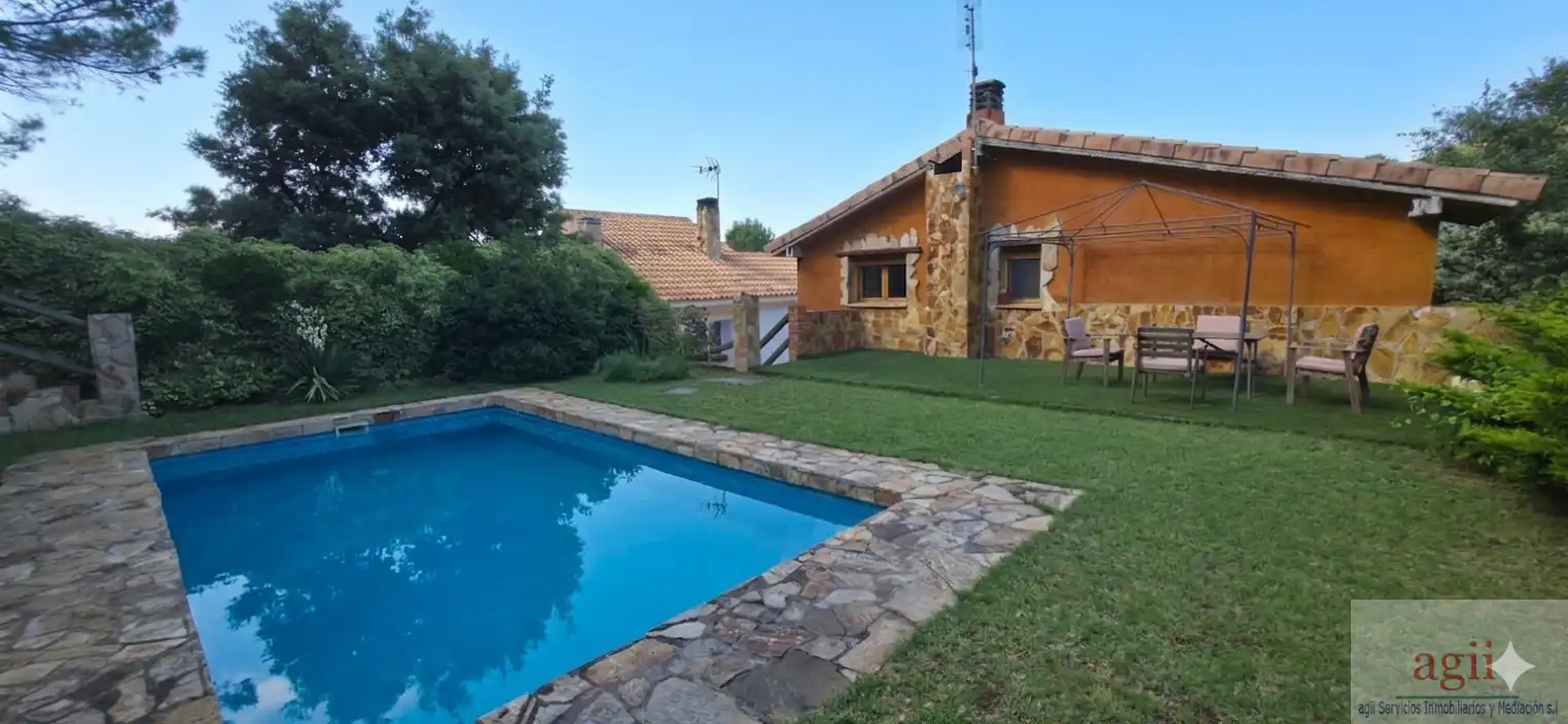 Piscina de Casa o chalet en venta en Pareja con Calefacción y Piscina