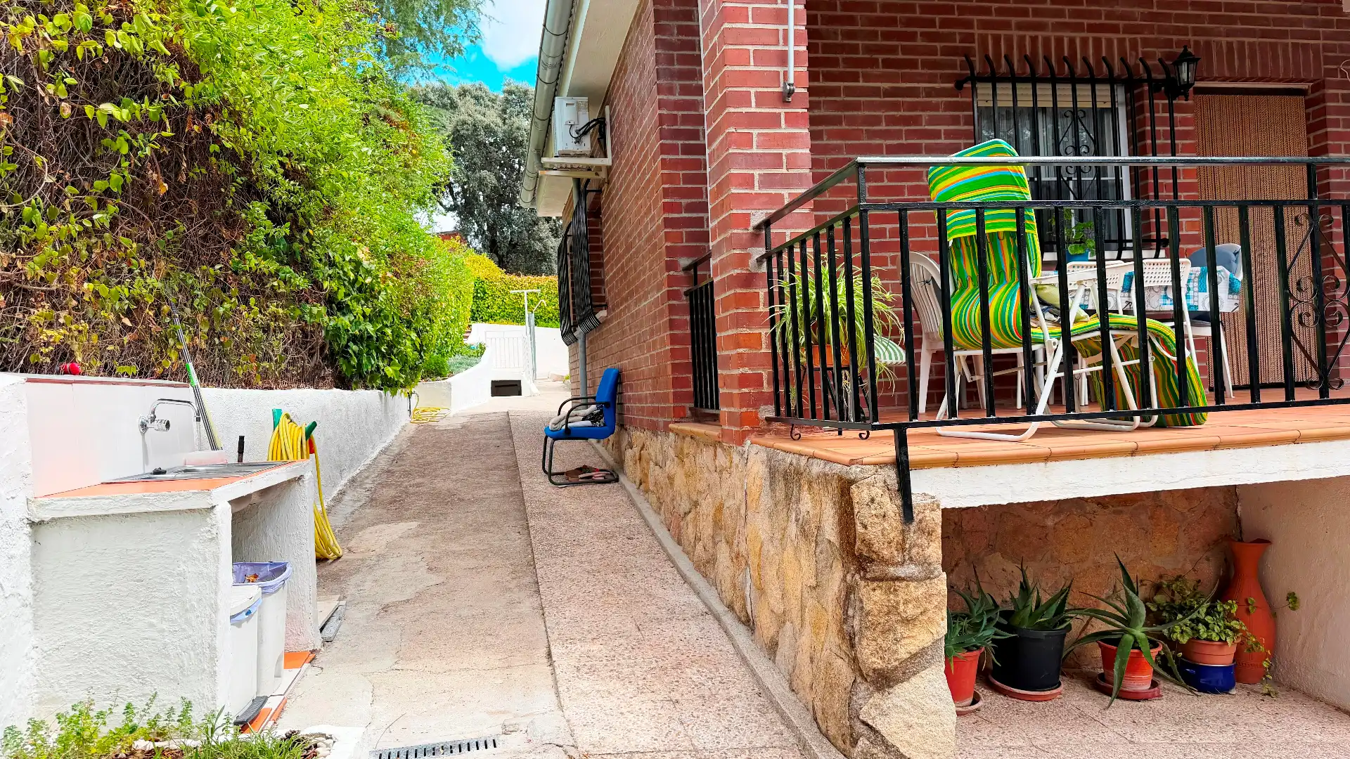 Vista exterior de Casa o chalet en venta en Santa Cruz del Retamar con Aire acondicionado, Calefacción y Jardín privado